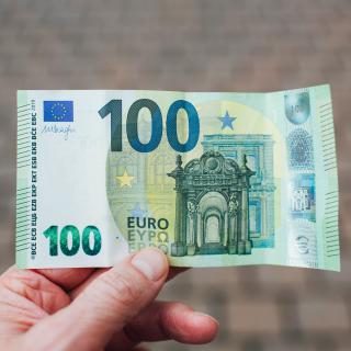 100 euros 100 euros